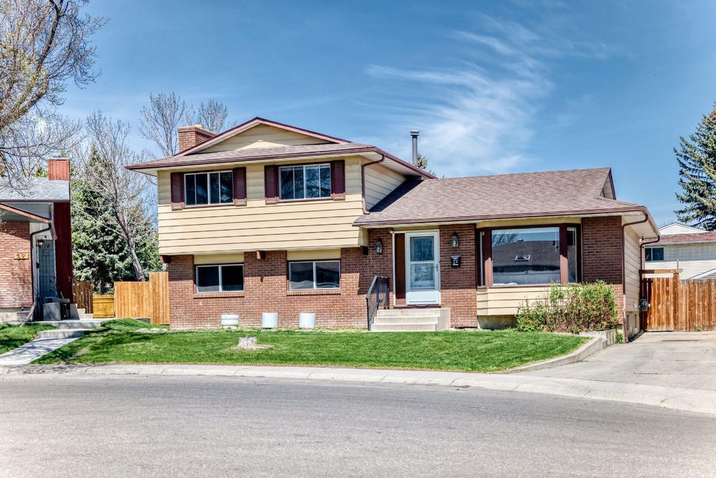 Photo of 28 Rundlelawn Place NE, Calgary, AB T1Y 3P5 (MLS # A2310864)