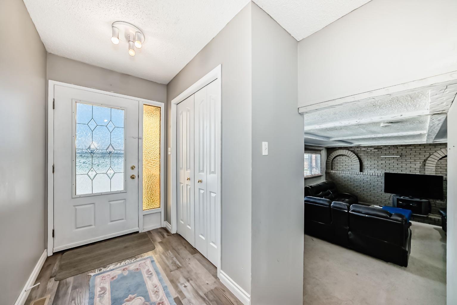 28 Rundlelawn Place NE