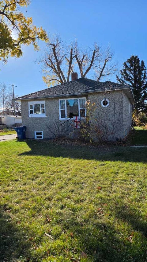Photo of 112 2 Avenue NE, Milk River, AB T0K 1M0 (MLS # A2354724)