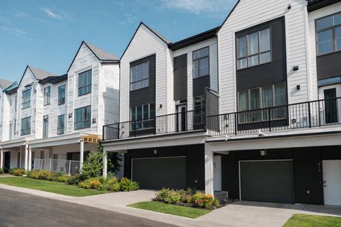 614 Sovereign Common SW Calgary AB T3C 3Y3