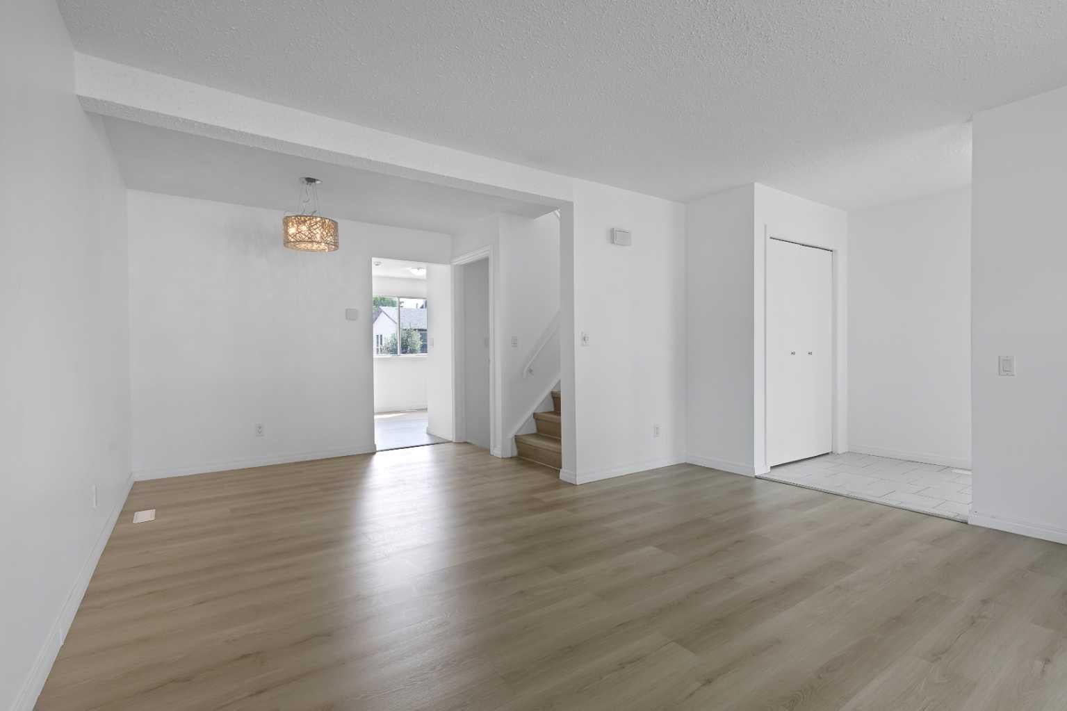264 Templeview Way NE