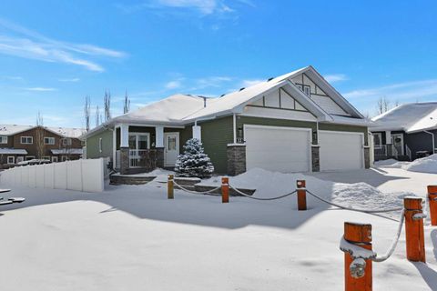 12 Rosse Place Sylvan Lake AB T4S 0M7