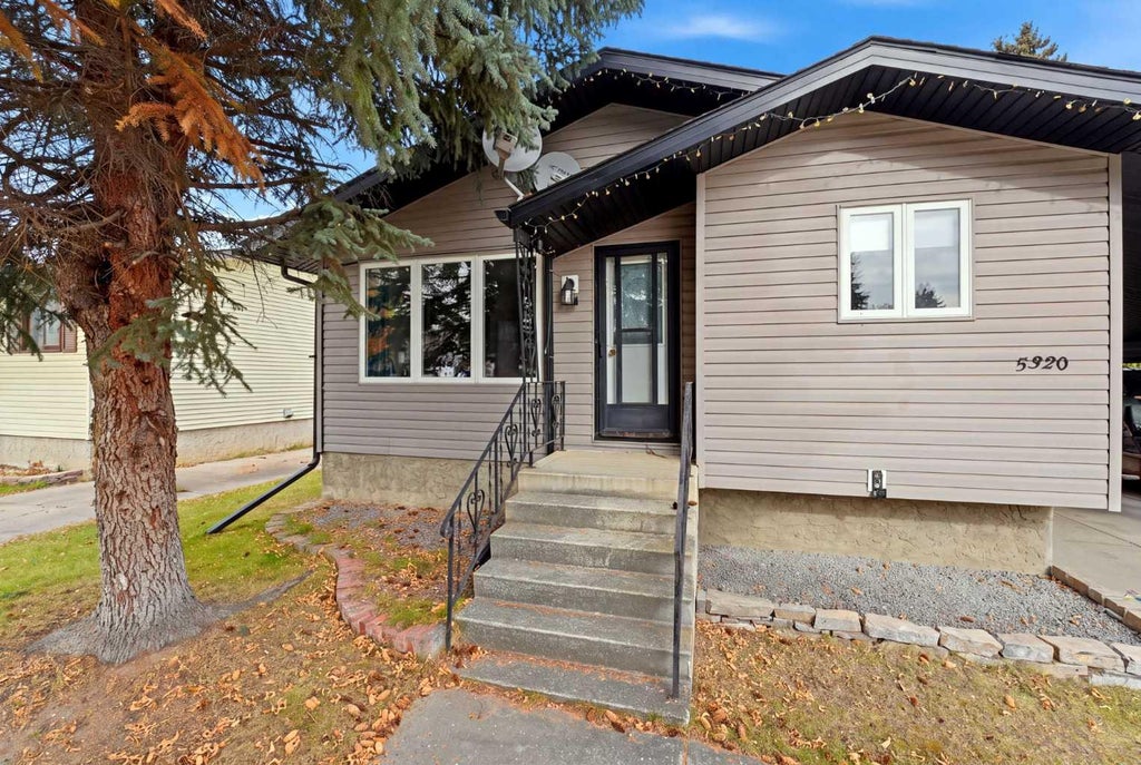 Photo of 5320 57 Avenue, Rocky Mountain House, AB T4T 1M7 (MLS # A2353147)