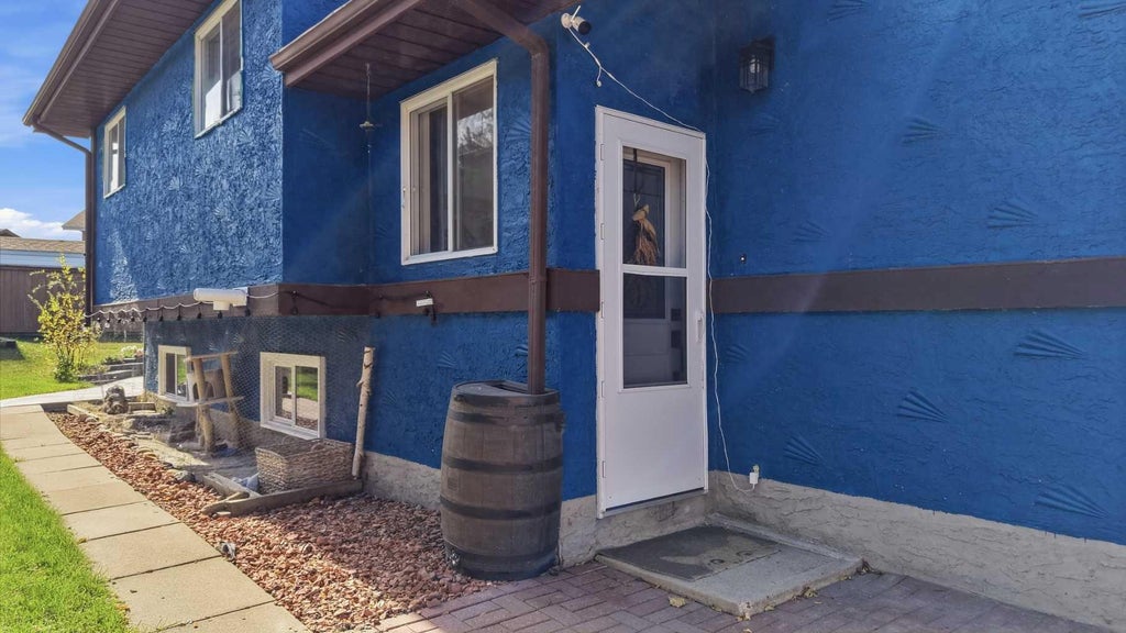 Photo of 3809 52 Avenue, Ponoka, AB T4J 1C8 (MLS # A2349644)