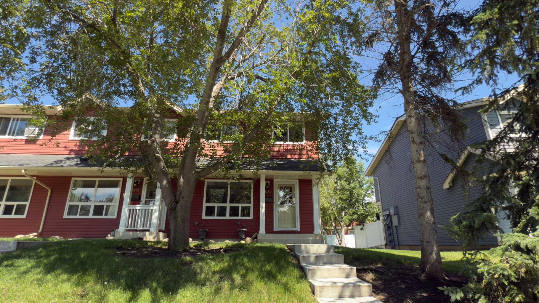 529 Queenston Gardens SE