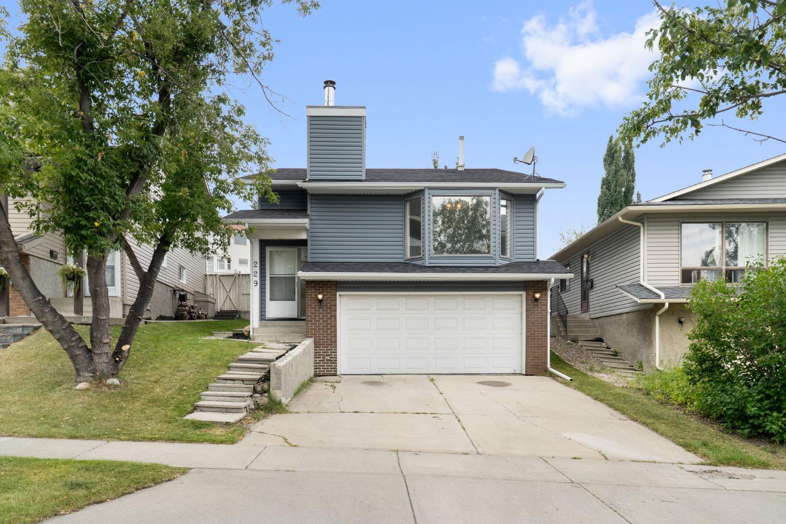 229 Macewan Glen Drive NW
