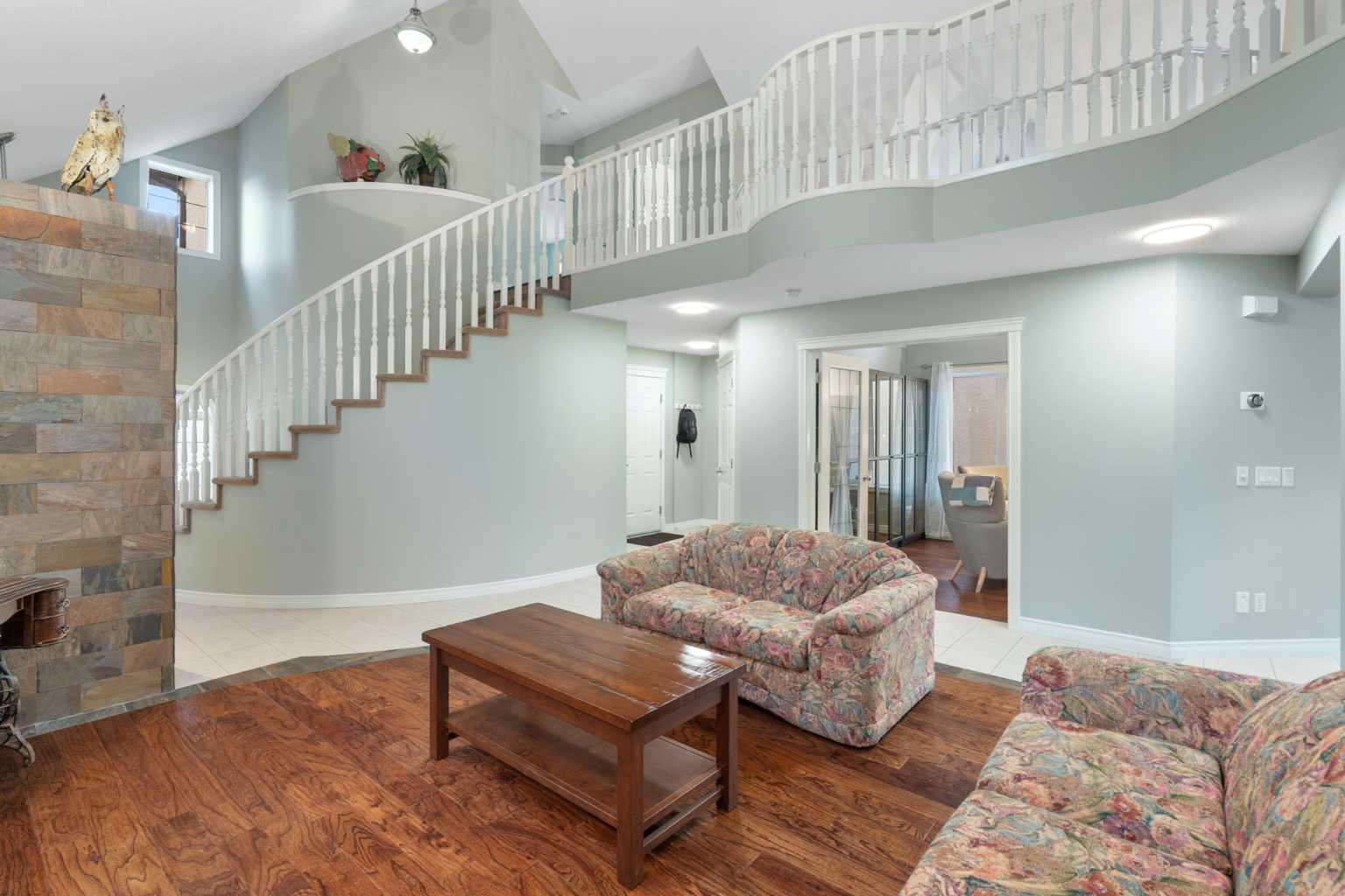 124 Cresthaven Place SW