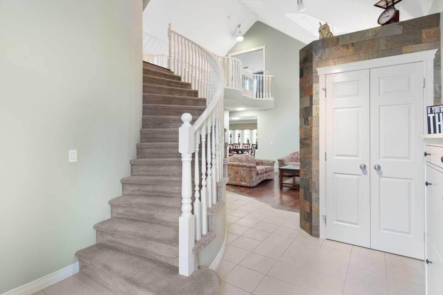 124 Cresthaven Place SW