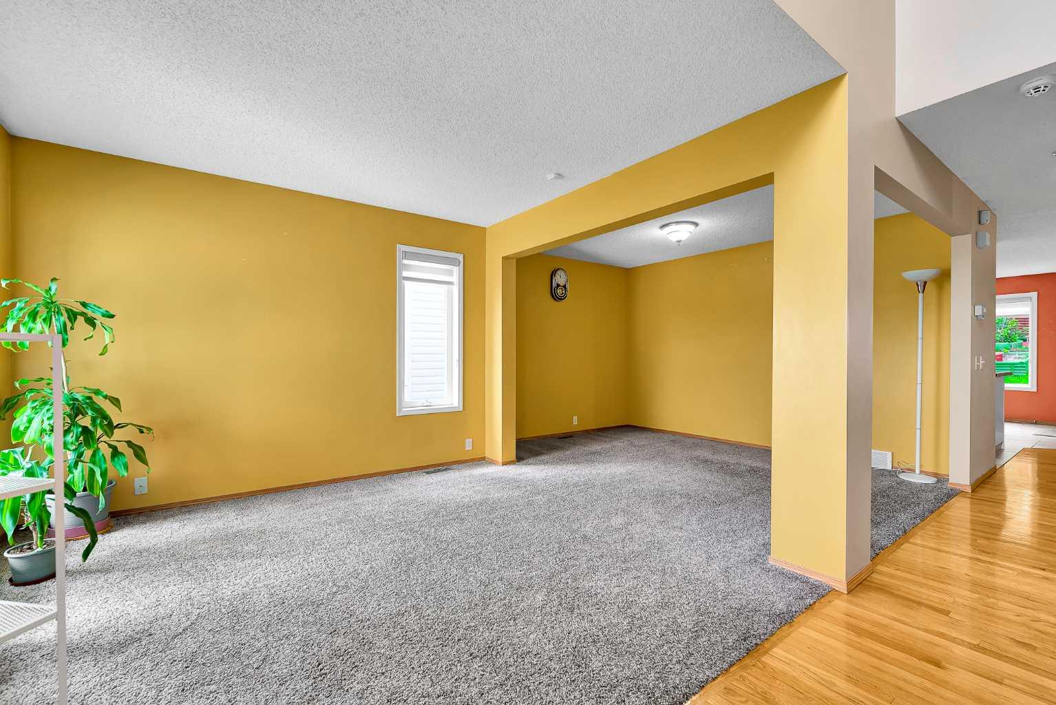 332 Harvest Hills Drive NE