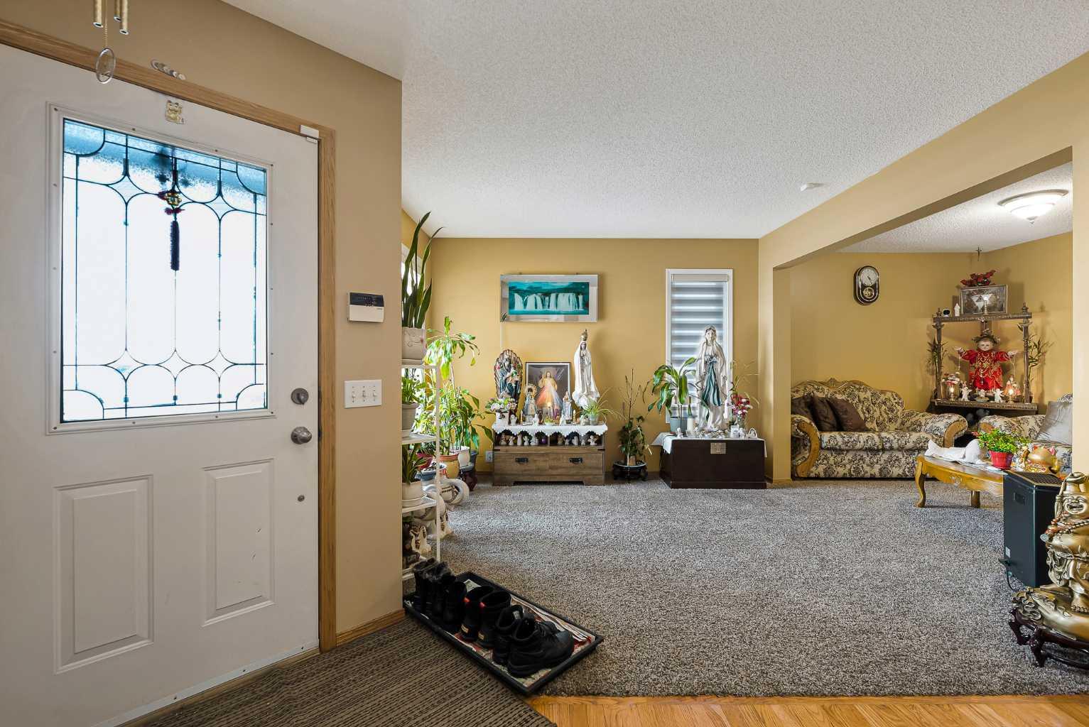 332 Harvest Hills Drive NE