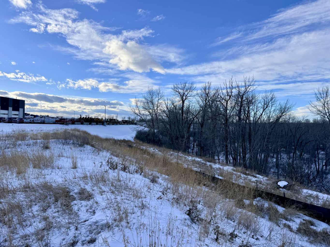 37 Southbank Crescent