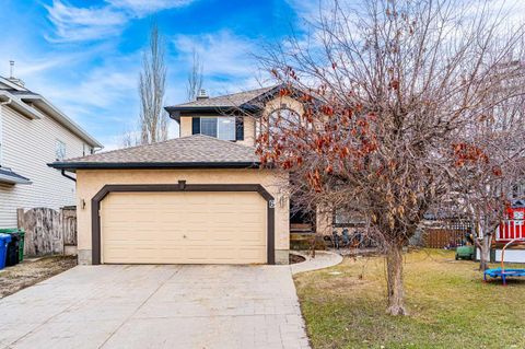 6 Douglas Woods Bay SE Calgary AB T2Z 3A1