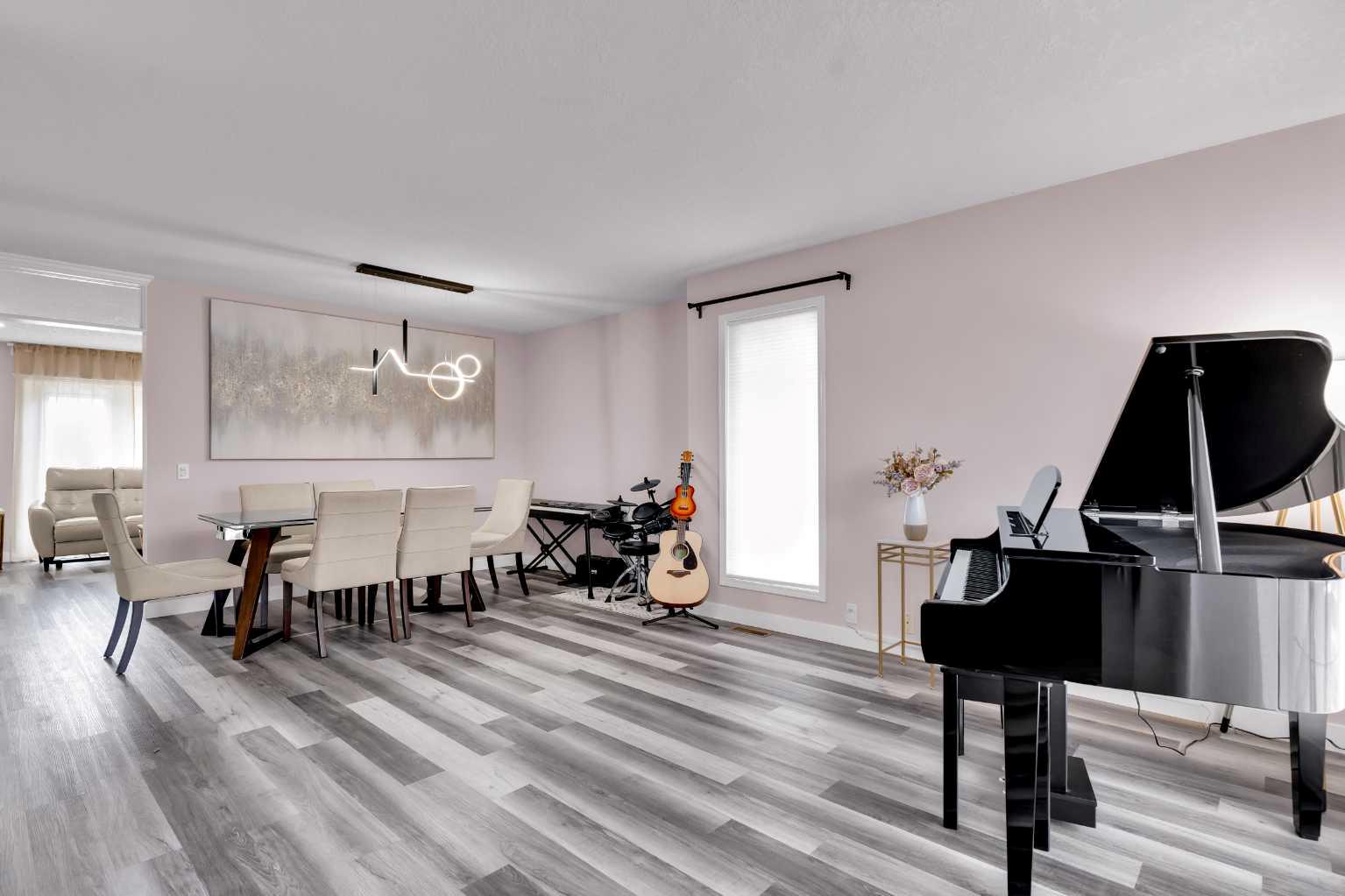 6 Douglas Woods Bay SE