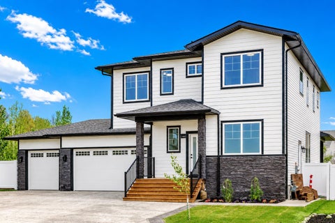 Photo of 14 Napoleon Meadows Way Way, Innisfail, AB T4G 0N6 (MLS # A2322497)