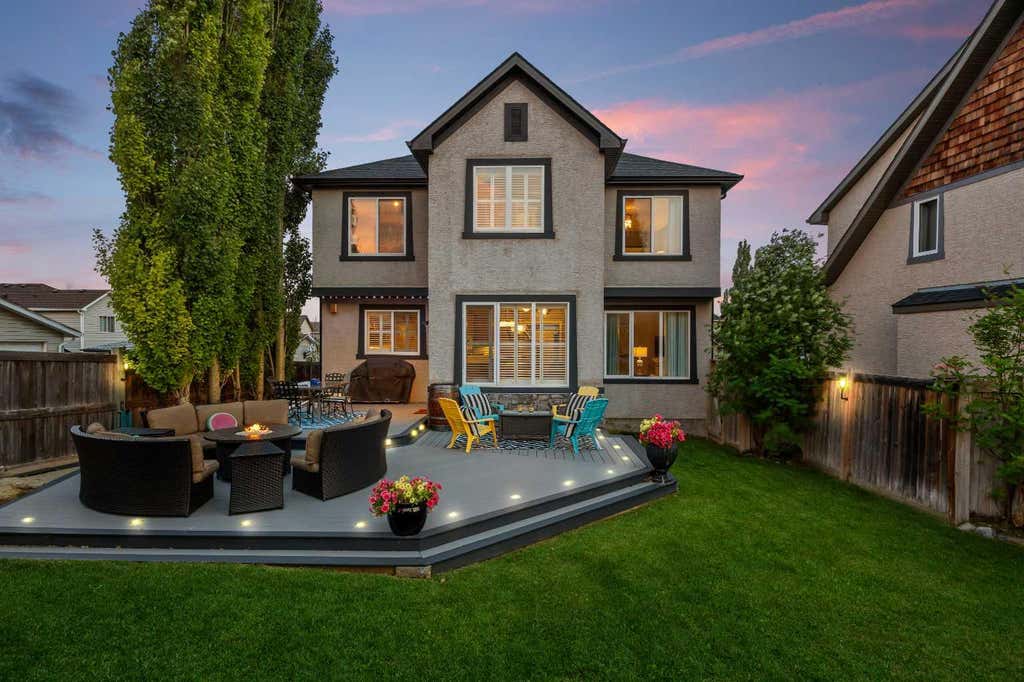 Photo of 113 Tusslewood Bay NW, Calgary, AB T3L 2Y3 (MLS # A2327035)