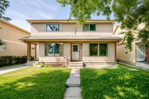 Photo of 96 Erin Woods Boulevard SE, Calgary, AB T2B 2R1 (MLS # A2331671)