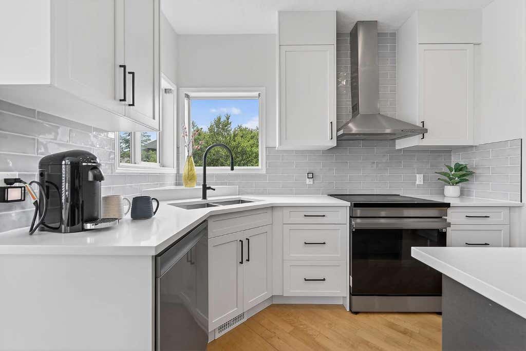 Photo of 36 Somerside Bay SW, Calgary, AB T2Y 4K6 (MLS # A2316515)