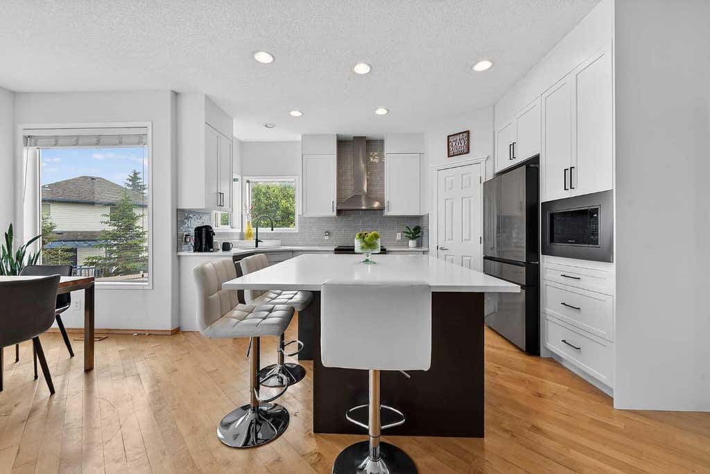 Photo of 36 Somerside Bay SW, Calgary, AB T2Y 4K6 (MLS # A2316515)