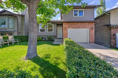 Photo of 7 Bernard Court NW, Calgary, AB T3K 2B3 (MLS # A2248242) Photo of 7 Bernard Court NW, Calgary, AB T3K 2B3 (MLS # A2248242)