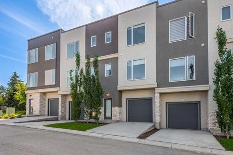 Photo of 507 Shawnee Square SW, Calgary, AB T2Y 0W4 (MLS # A2263381) Photo of 507 Shawnee Square SW, Calgary, AB T2Y 0W4 (MLS # A2263381)