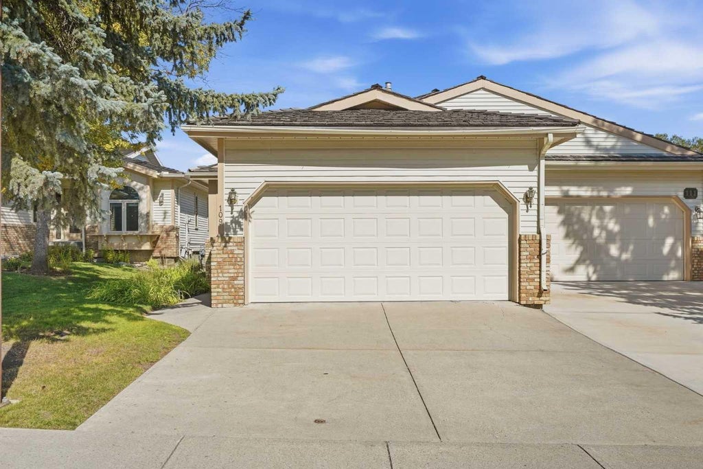 Photo of 109 Shawnee Rise SW, Calgary, AB T2Y 2S1 (MLS # A2346812)