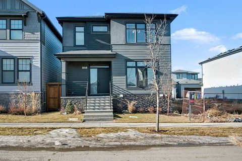 123 Treeline View SW Calgary AB T2Y 0V4