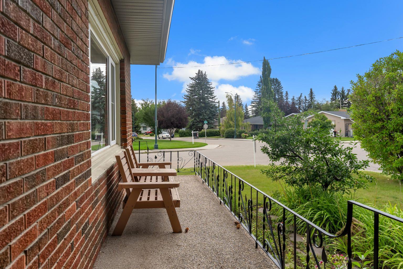 2204 Halifax Crescent NW