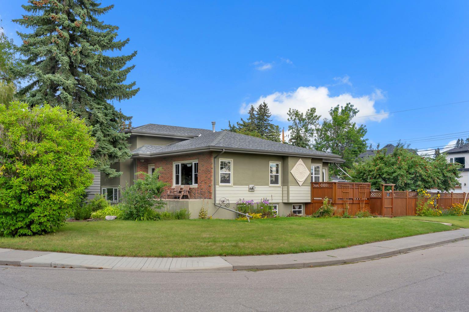 2204 Halifax Crescent NW