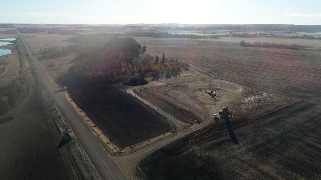 Photo of 424 Township Road, Rural Ponoka County, AB T4J 1R3 (MLS # A2264447)