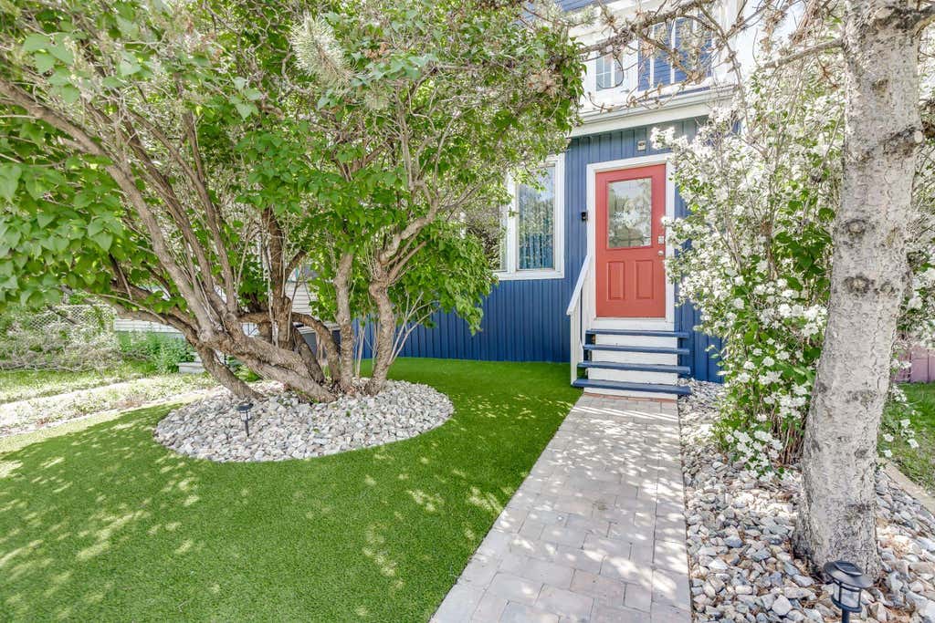 Photo of 1517 12 Avenue SW, Calgary, AB T3C 0R1 (MLS # A2335284)