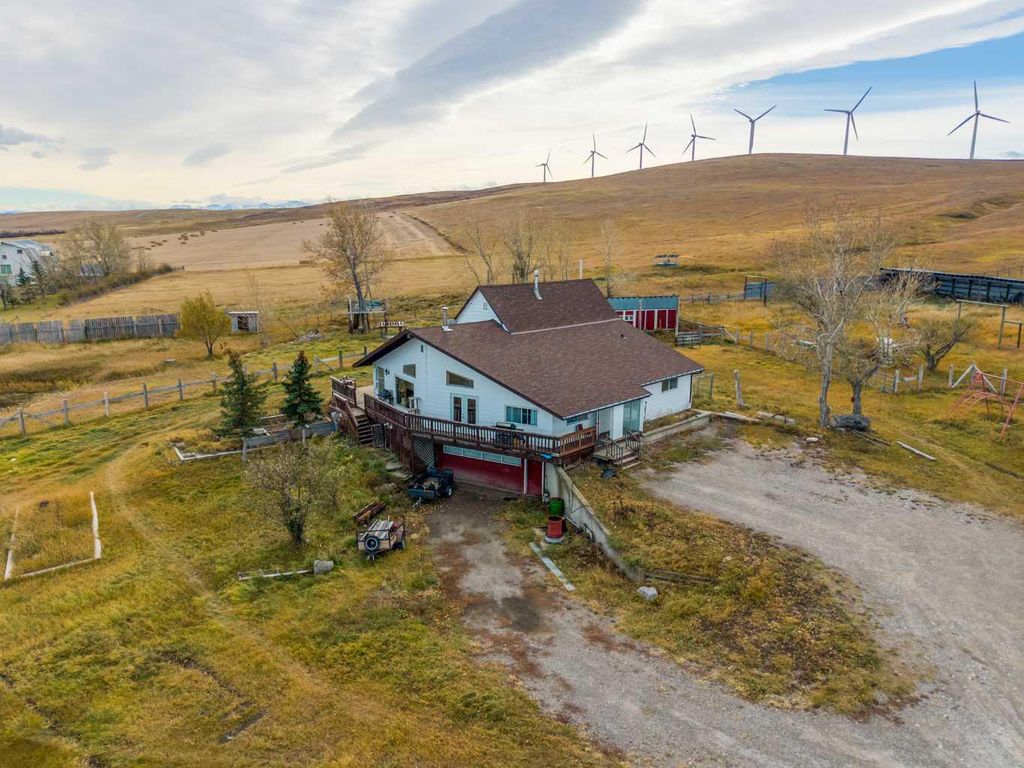 Photo of 1411 Twp Rd 7-3 Road, Rural Pincher Creek No. 9, M.D. of, AB T0K 1W0 (MLS # A2266118)