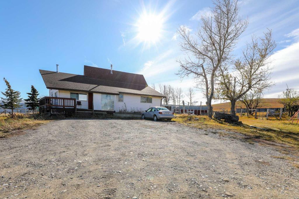 Photo of 1411 Twp Rd 7-3 Road, Rural Pincher Creek No. 9, M.D. of, AB T0K 1W0 (MLS # A2266118)