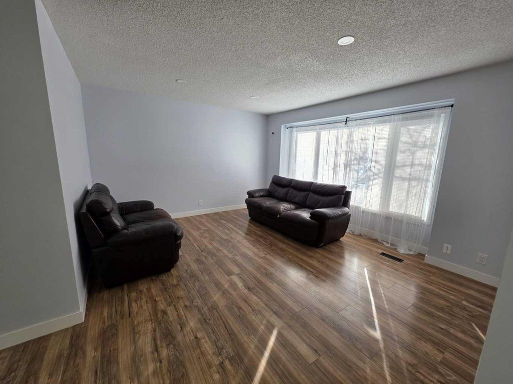 Photo of 192 Templevale Road NE, Calgary, AB T2Y 4W2 (MLS # A2303895)