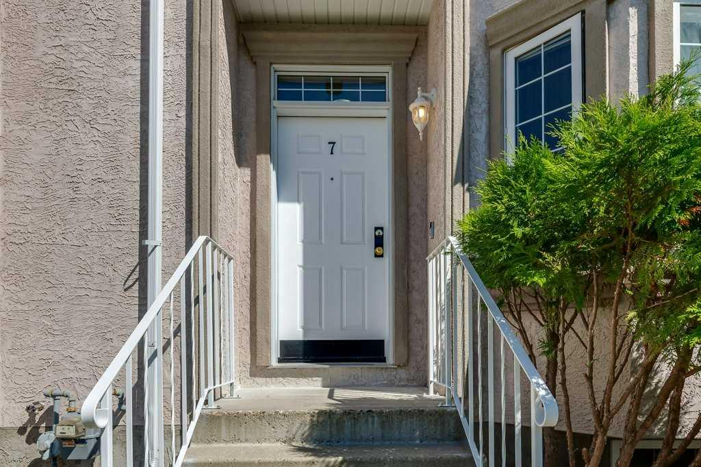 7 Adams Close