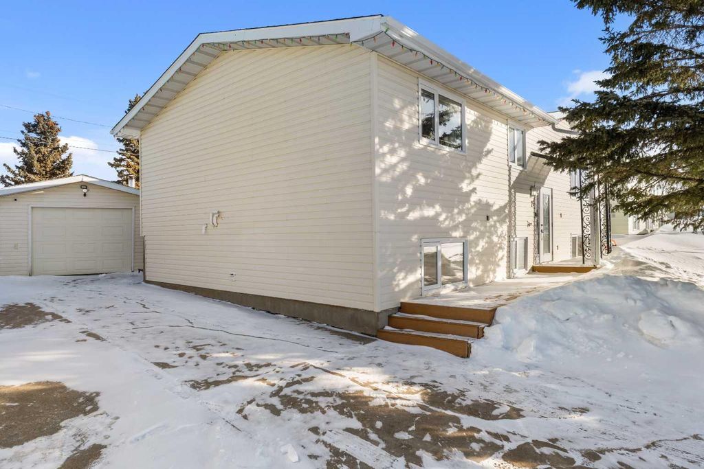 Photo of 22 Southview Avenue, Swan Hills, AB T0G 2C0 (MLS # A2291950)