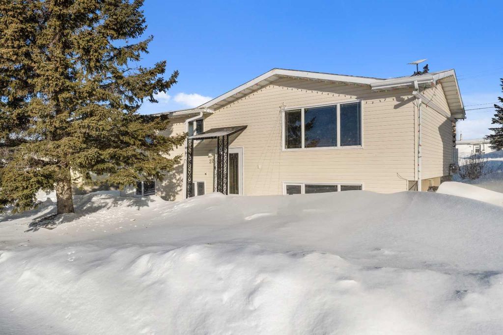 Photo of 22 Southview Avenue, Swan Hills, AB T0G 2C0 (MLS # A2291950)