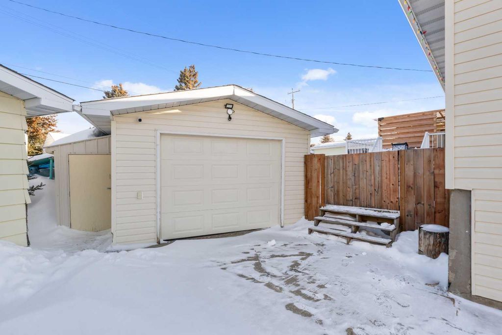Photo of 22 Southview Avenue, Swan Hills, AB T0G 2C0 (MLS # A2291950)