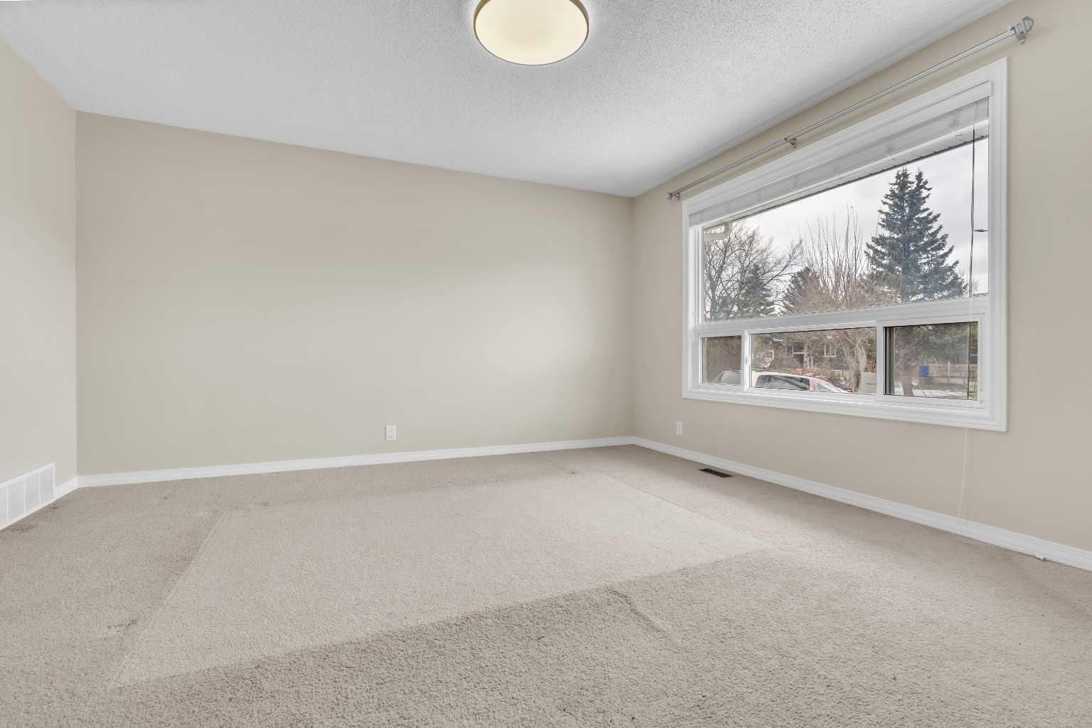 87 Castleglen Road NE