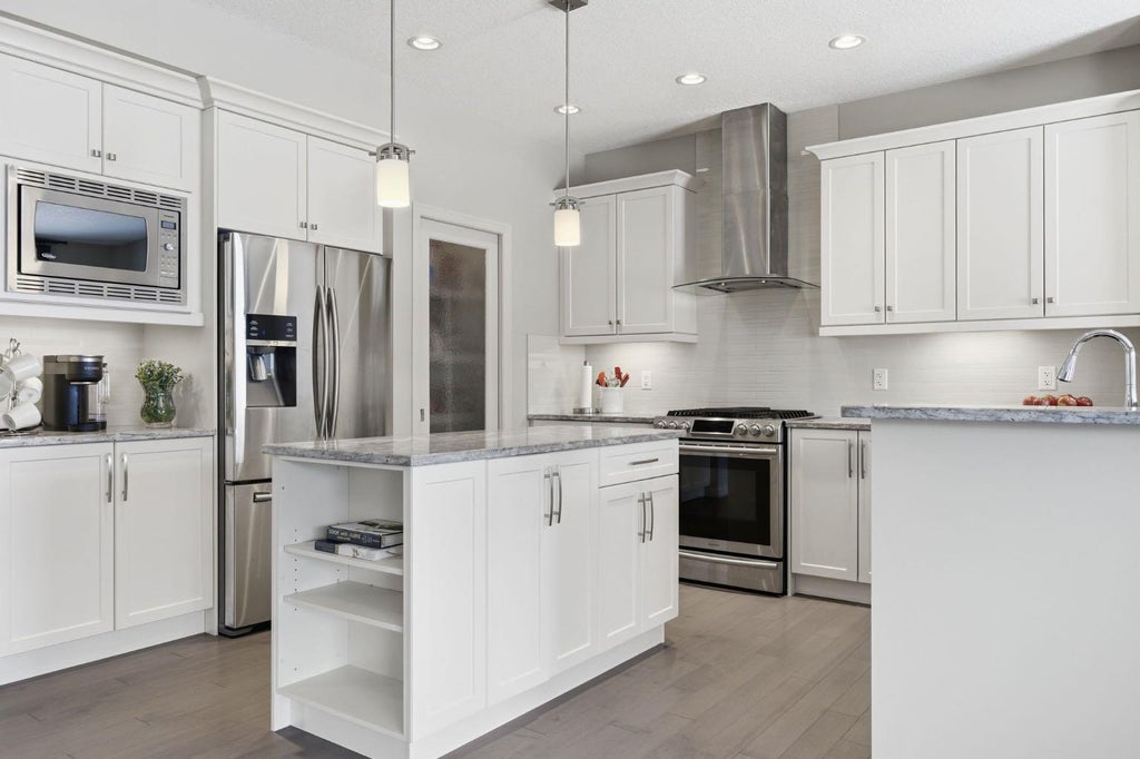 Photo of 132 Sundown Way, Cochrane, AB T4C 2M6 (MLS # A2324622)
