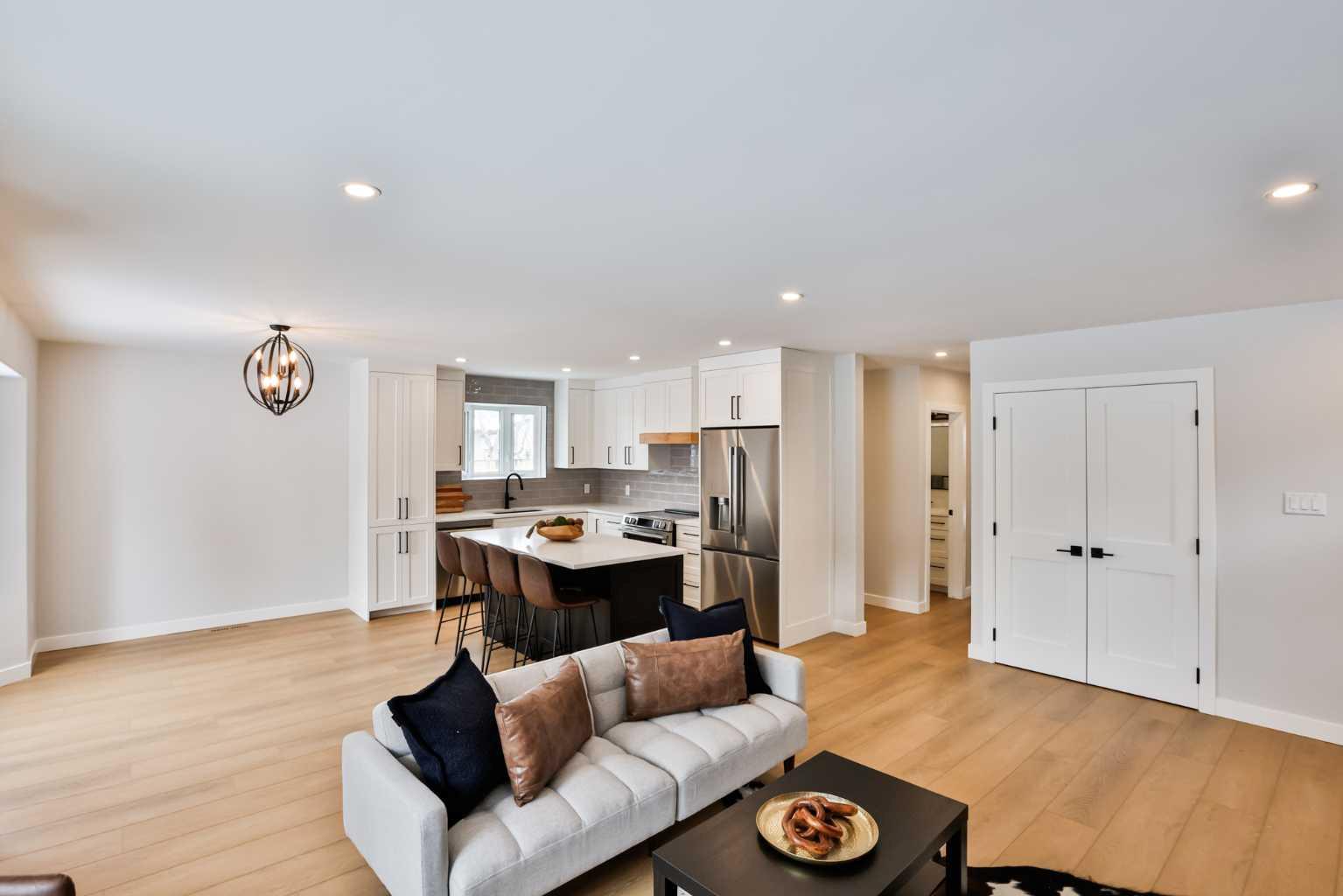 330 Wascana Crescent SE