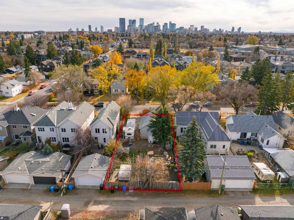 Photo of 412 27 Avenue NW, Calgary, AB T2M 2H6 (MLS # A2266959)