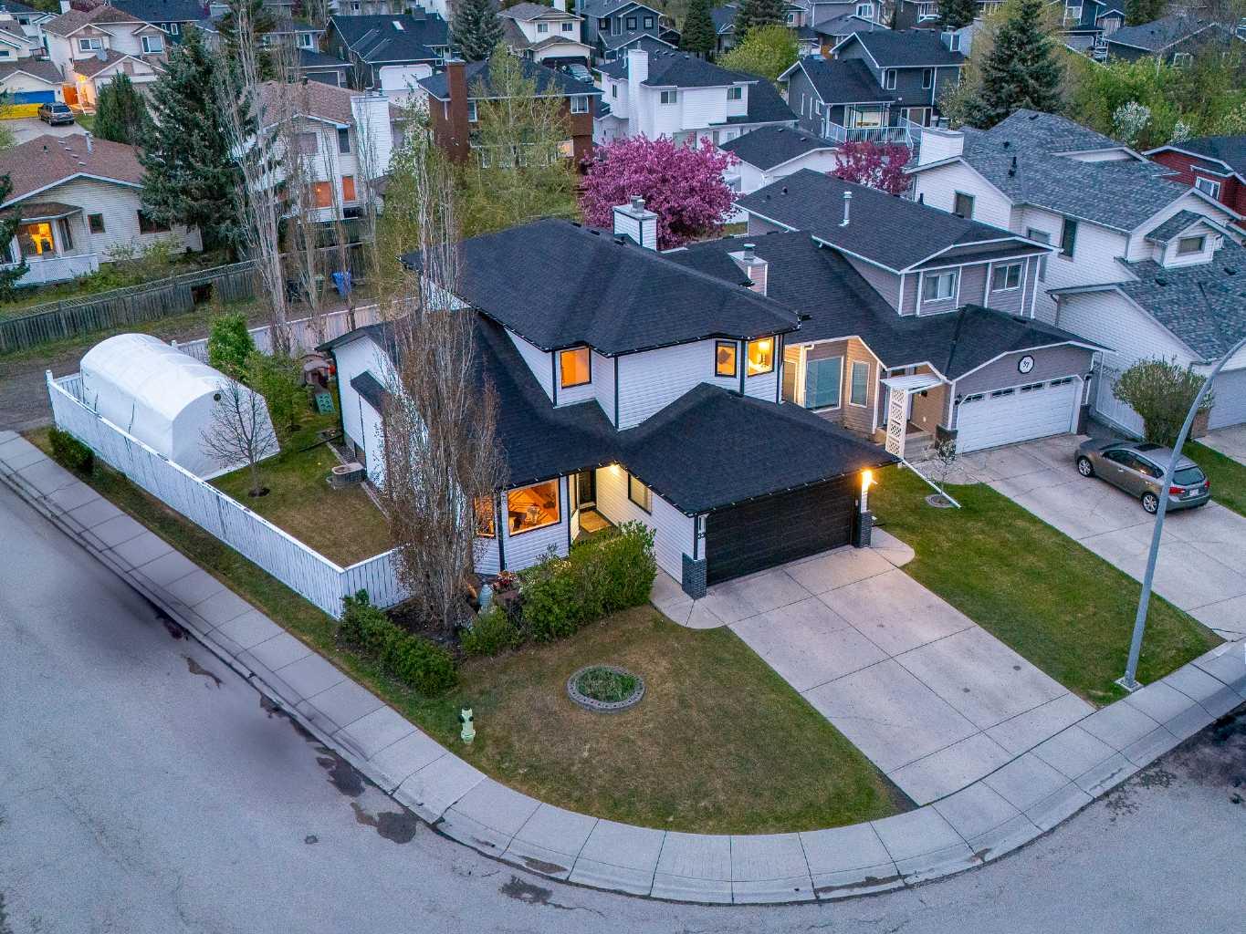 33 Riverside Crescent SE