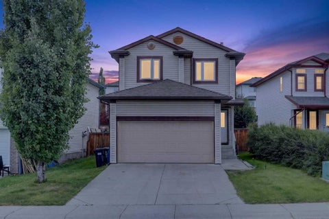 Photo of 138 Tuscarora Way NW, Calgary, AB T3L 2H1 (MLS # A2311355)