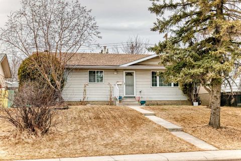 Photo of 352 Malvern Close NE, Calgary, AB T2A 4W7 (MLS # A2283105)