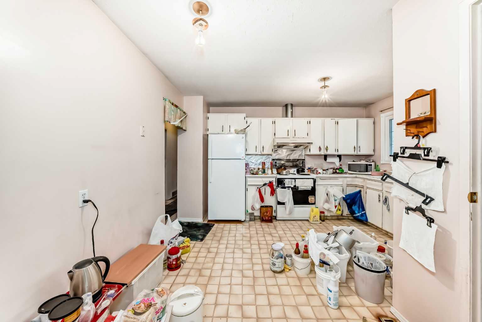 352 Malvern Close NE