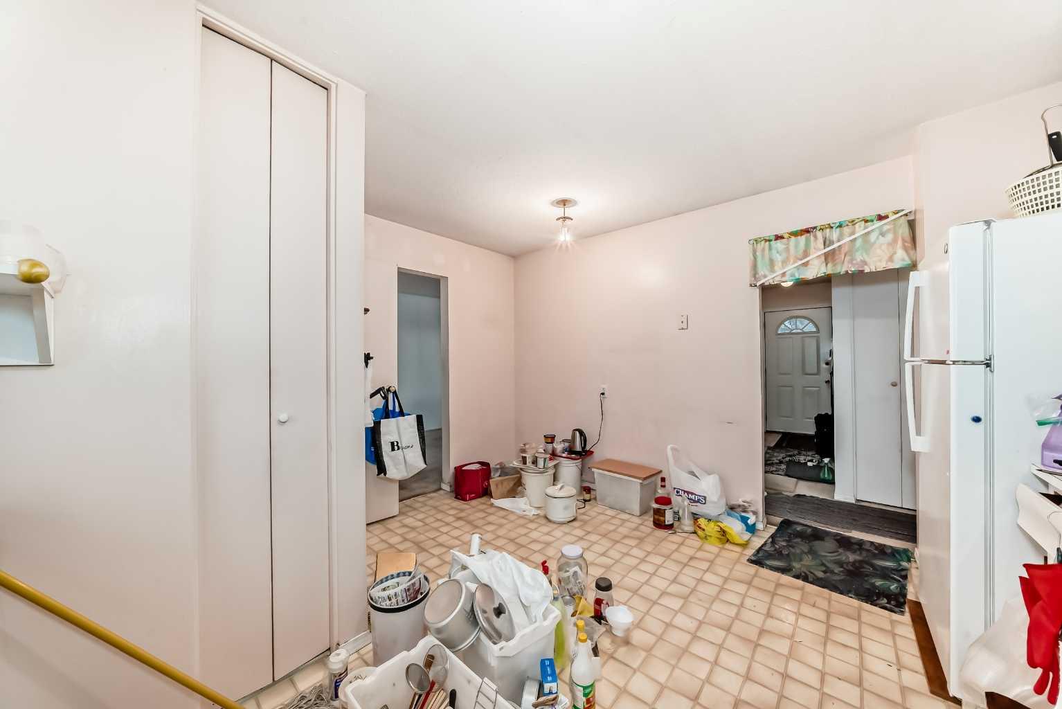 352 Malvern Close NE