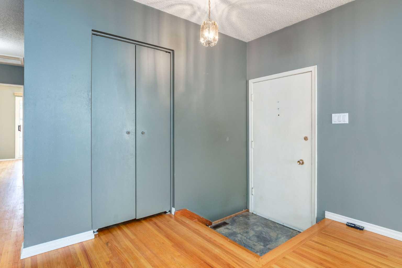 244 Maple Court Crescent SE