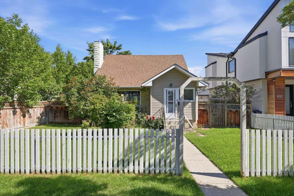 Photo of 806 Radford Road NE, Calgary, AB T2E 5G2 (MLS # A2328343)