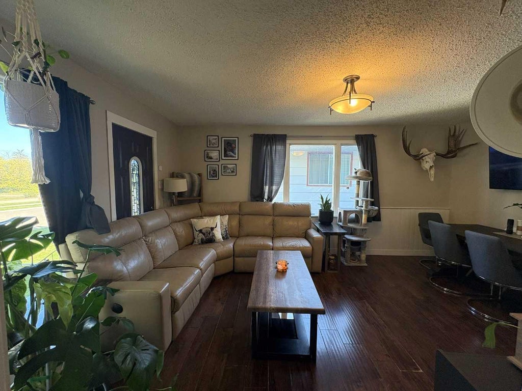 Photo of 4705 49 Street, Lloydminster, SK S9V 0L9 (MLS # A2348233)