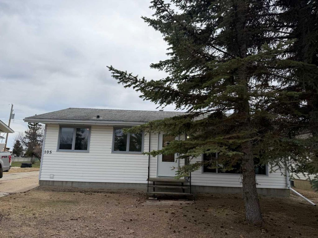 Photo of 105 4th Avenue SW, Falher, AB T0H 1M0 (MLS # A2308946)